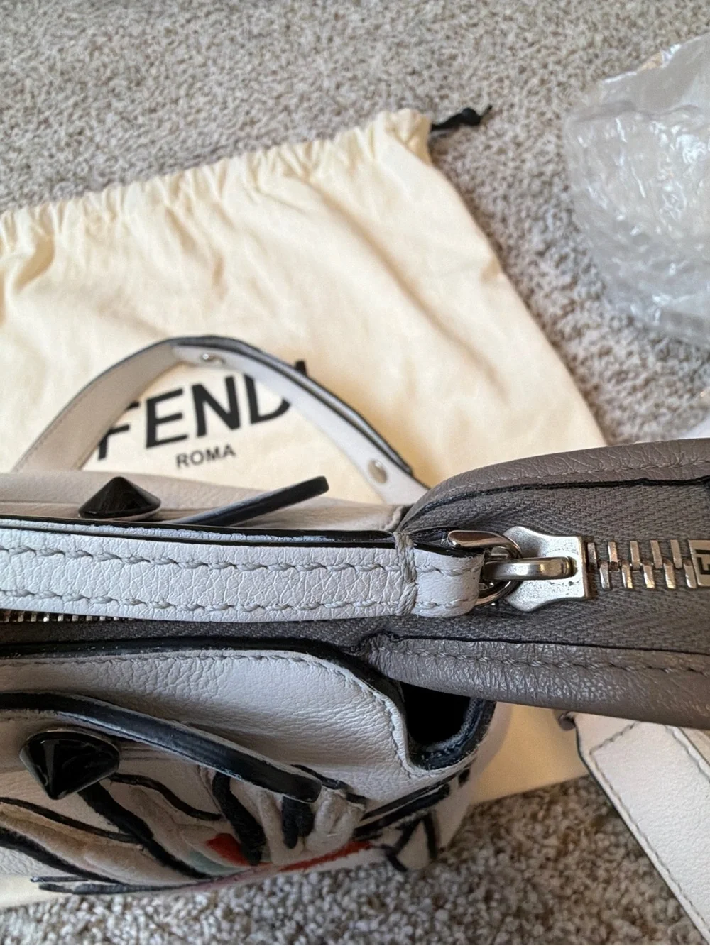 Fendi White Leather Shoulder Bag with Multicolor Floral Patch - Picture 8 of 12